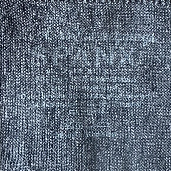 EUC Spanx Look at Me Now Seamless Leggings in Black - Size Large - Picture 8 of 8